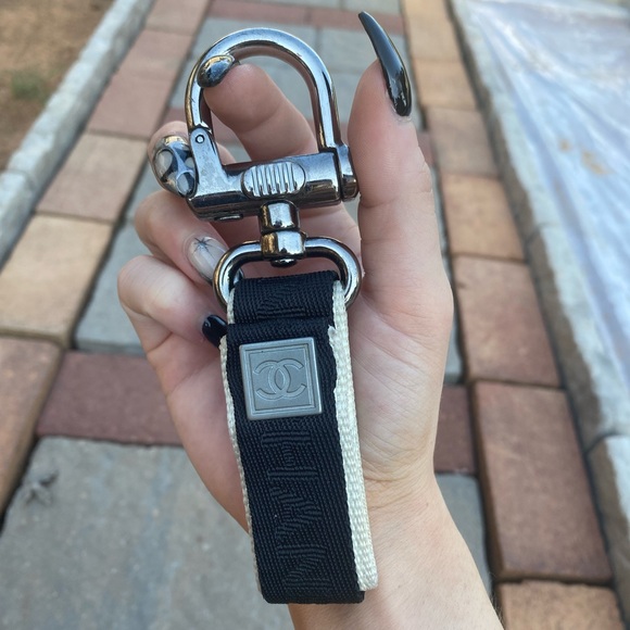 Chanel keychain - Picture 3 of 15